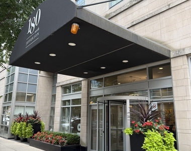 180 N Jefferson Street - Photo Thumbnail 1