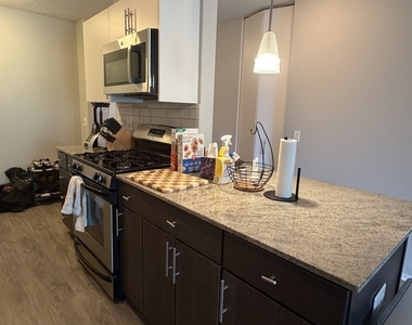 180 N Jefferson Street - Photo Thumbnail 4