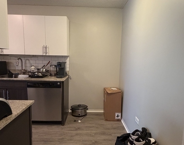 180 N Jefferson Street - Photo Thumbnail 5