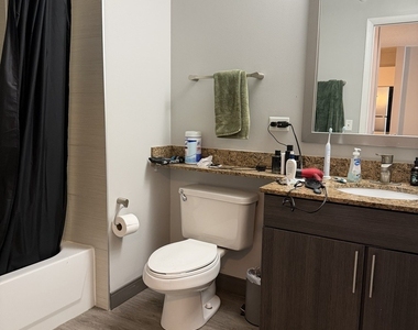 180 N Jefferson Street - Photo Thumbnail 8