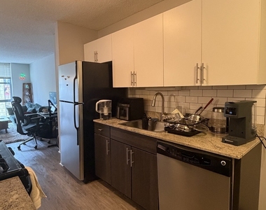180 N Jefferson Street - Photo Thumbnail 6