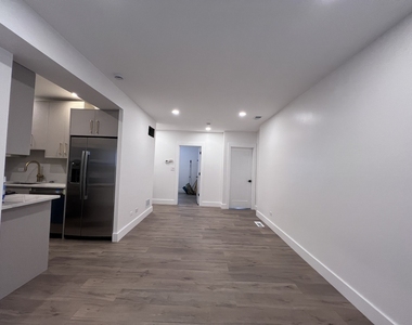 6508 N Richmond Street - Photo Thumbnail 5