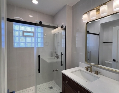 6508 N Richmond Street - Photo Thumbnail 11