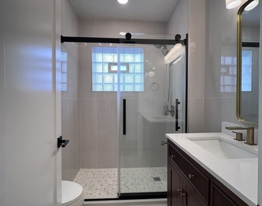6508 N Richmond Street - Photo Thumbnail 12