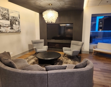 512 N Mcclurg Court - Photo Thumbnail 7