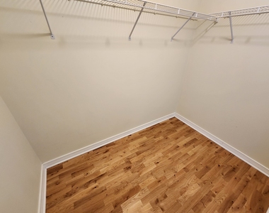 512 N Mcclurg Court - Photo Thumbnail 17