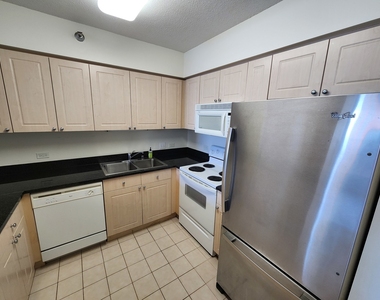 512 N Mcclurg Court - Photo Thumbnail 8