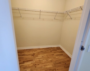 512 N Mcclurg Court - Photo Thumbnail 4