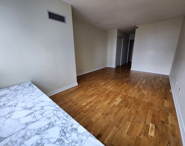 512 N Mcclurg Court - Photo Thumbnail 13