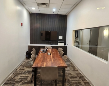 512 N Mcclurg Court - Photo Thumbnail 2
