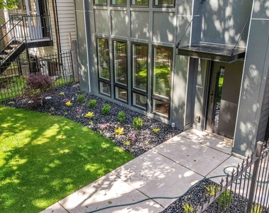 6150 S Saint Lawrence Avenue - Photo Thumbnail 3