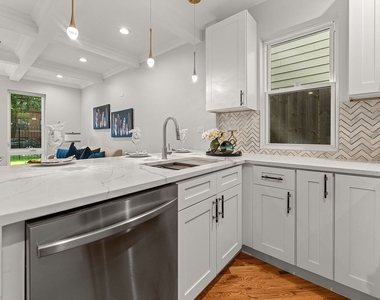 6150 S Saint Lawrence Avenue - Photo Thumbnail 12