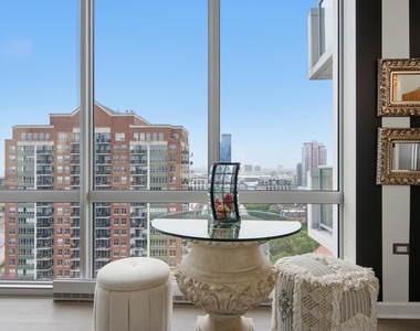 1629 S Prairie Avenue - Photo Thumbnail 9