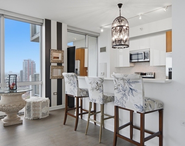 1629 S Prairie Avenue - Photo Thumbnail 8
