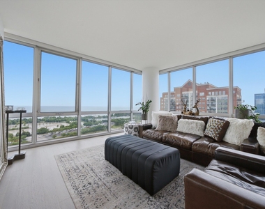 1629 S Prairie Avenue - Photo Thumbnail 1