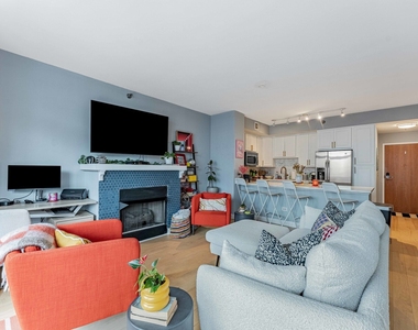 435 W Erie Street - Photo Thumbnail 4