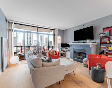 435 W Erie Street - Photo Thumbnail 3