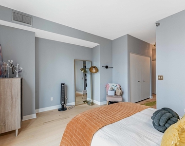 435 W Erie Street - Photo Thumbnail 15