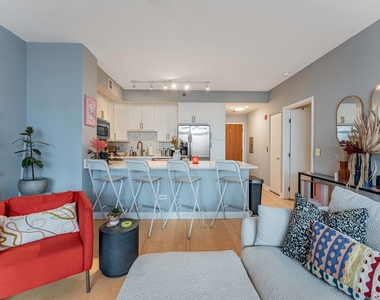 435 W Erie Street - Photo Thumbnail 6