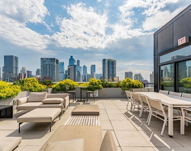 435 W Erie Street - Photo Thumbnail 19