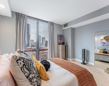 435 W Erie Street - Photo Thumbnail 12