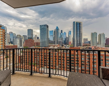 435 W Erie Street - Photo Thumbnail 7