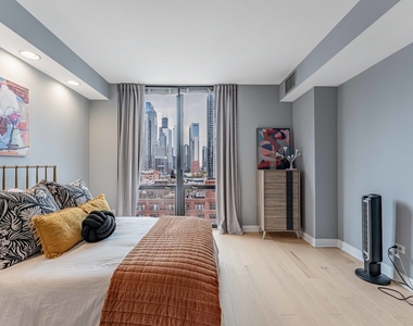 435 W Erie Street - Photo Thumbnail 11