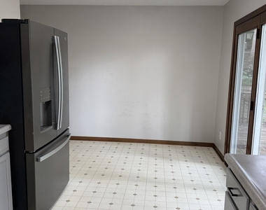 1331 Spruce Hills Drive - Photo Thumbnail 6