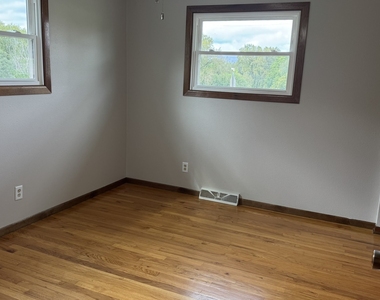 1331 Spruce Hills Drive - Photo Thumbnail 10