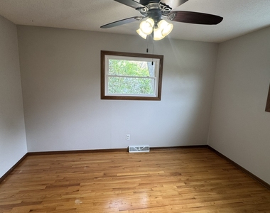 1331 Spruce Hills Drive - Photo Thumbnail 7