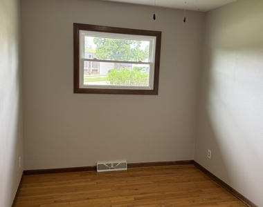 1331 Spruce Hills Drive - Photo Thumbnail 12