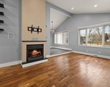 1923 E Pawnee Lane - Photo Thumbnail 11