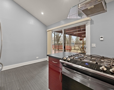 1923 E Pawnee Lane - Photo Thumbnail 9