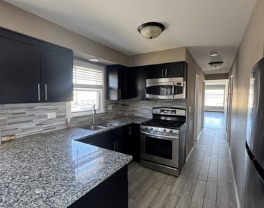 7249 W Belmont Avenue - Photo Thumbnail 3