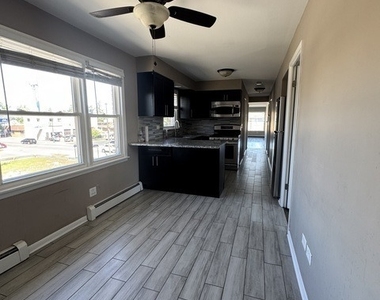 7249 W Belmont Avenue - Photo Thumbnail 4