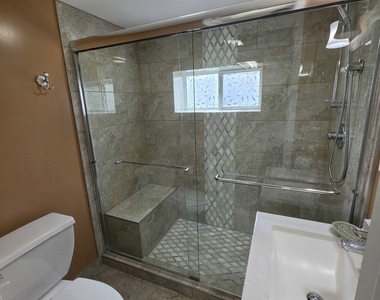 9104 Oleander Avenue - Photo Thumbnail 22