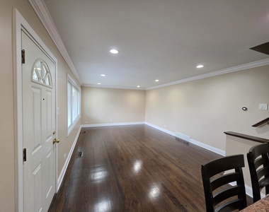 9104 Oleander Avenue - Photo Thumbnail 3
