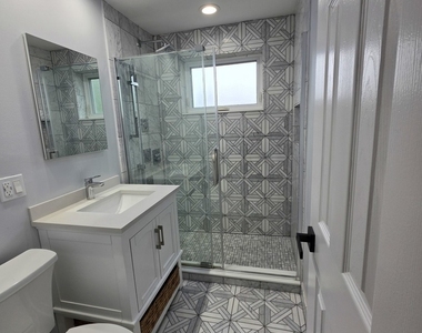 9104 Oleander Avenue - Photo Thumbnail 12