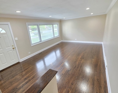 9104 Oleander Avenue - Photo Thumbnail 10
