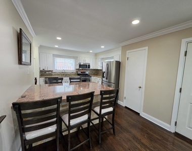 9104 Oleander Avenue - Photo Thumbnail 6