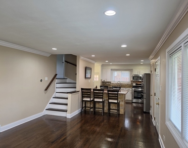 9104 Oleander Avenue - Photo Thumbnail 5