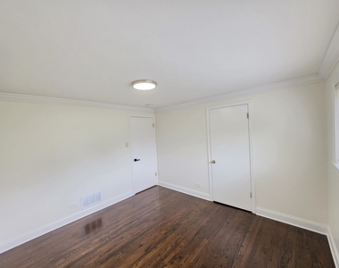 9104 Oleander Avenue - Photo Thumbnail 17