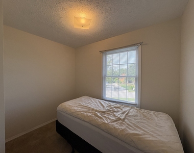 707 N Golfcrest Road - Photo Thumbnail 12