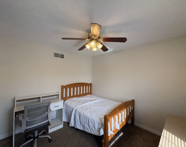 707 N Golfcrest Road - Photo Thumbnail 10