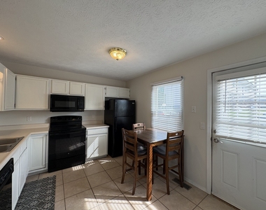 707 N Golfcrest Road - Photo Thumbnail 6