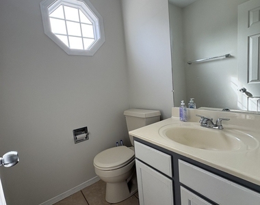 707 N Golfcrest Road - Photo Thumbnail 7