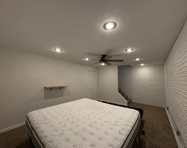 707 N Golfcrest Road - Photo Thumbnail 18