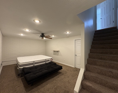 707 N Golfcrest Road - Photo Thumbnail 17