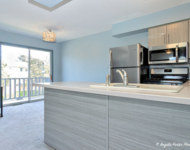 1402 Inverrary Lane - Photo Thumbnail 5