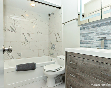 1402 Inverrary Lane - Photo Thumbnail 11